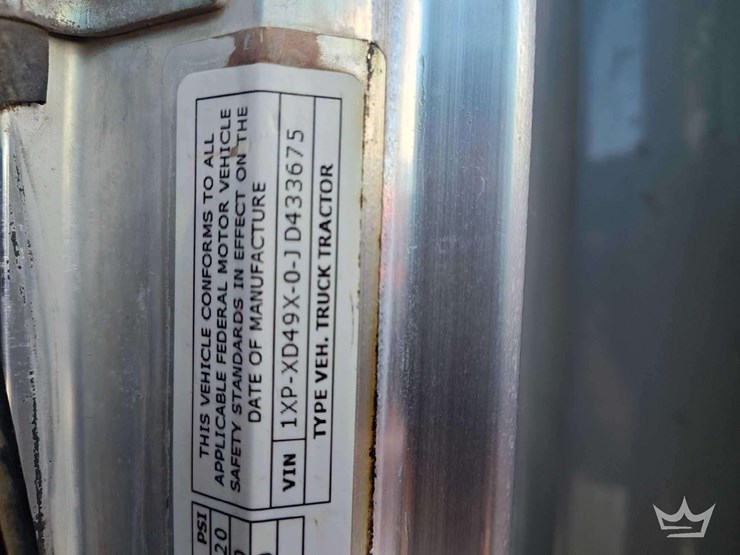 2018-peterbilt-389-image-10