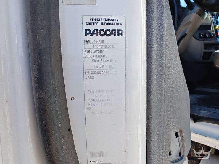 2015-peterbilt-389-image-29