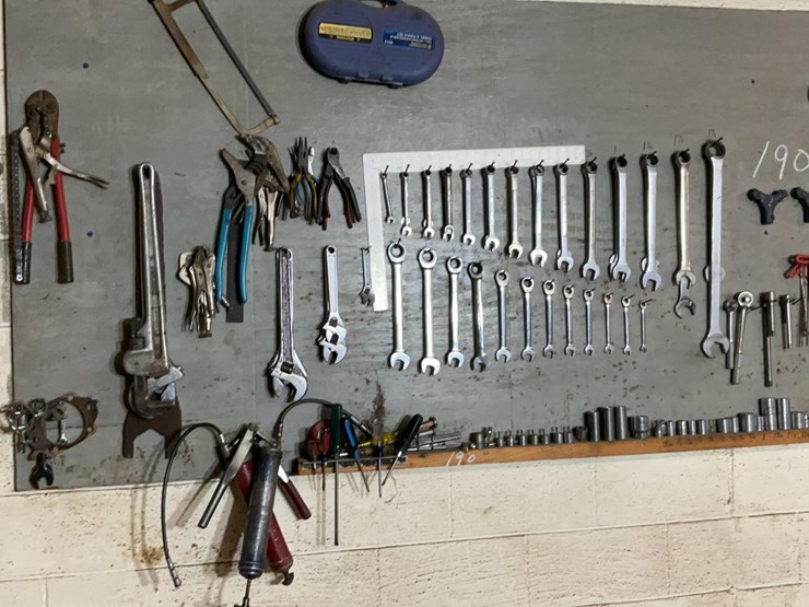 #190-•-hand-tools-on-wall-image-3