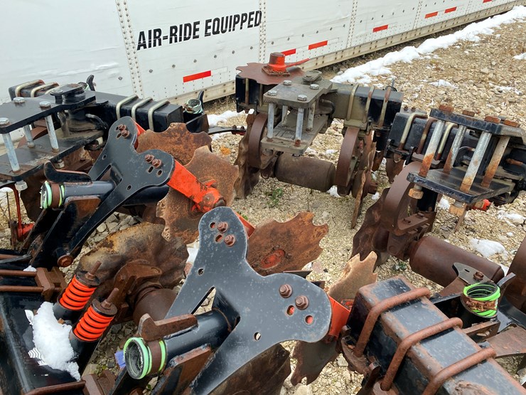 #8482-•-(7)-contour-king-vertical-till-injector-units-(new-holstein,-wi)-image-7