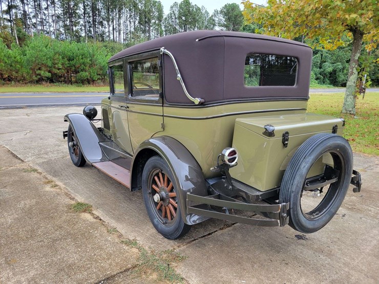 1928-pontiac-sedan-image-7