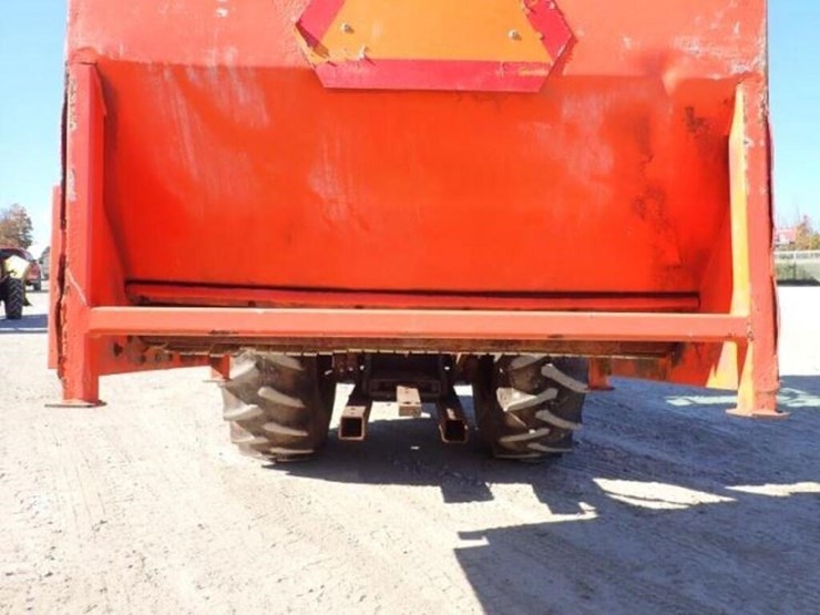 2011-kubota-m7040d-image-41