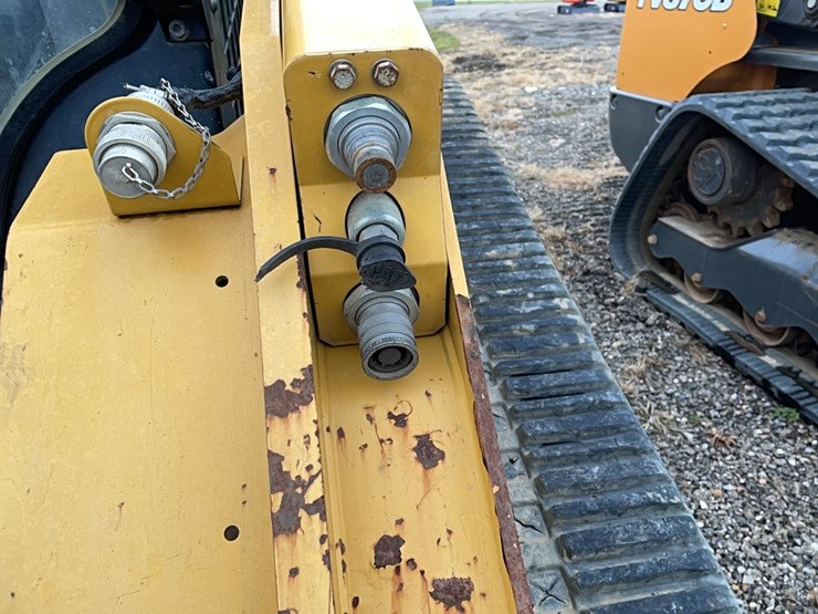 2021-caterpillar-299d3-image-12