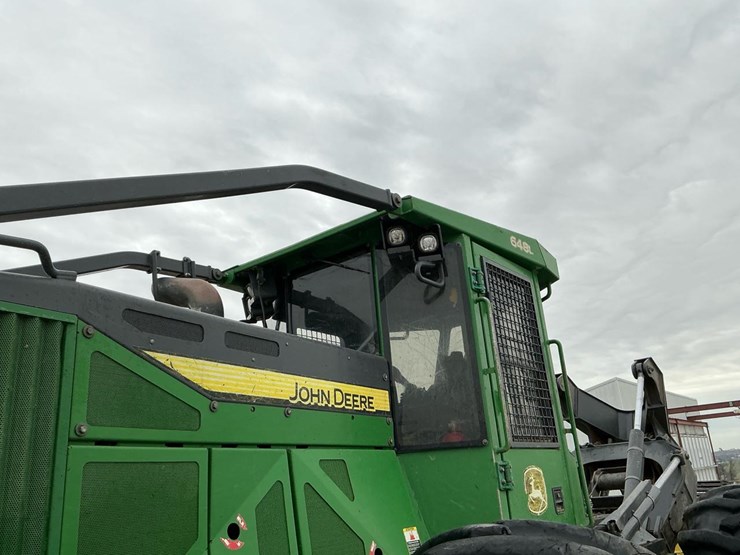 2016-deere-648l-image-33
