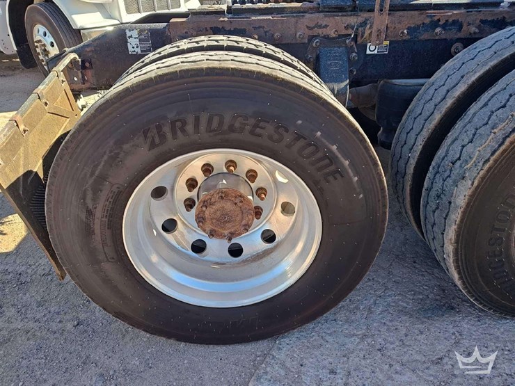 2015-peterbilt-389-image-49