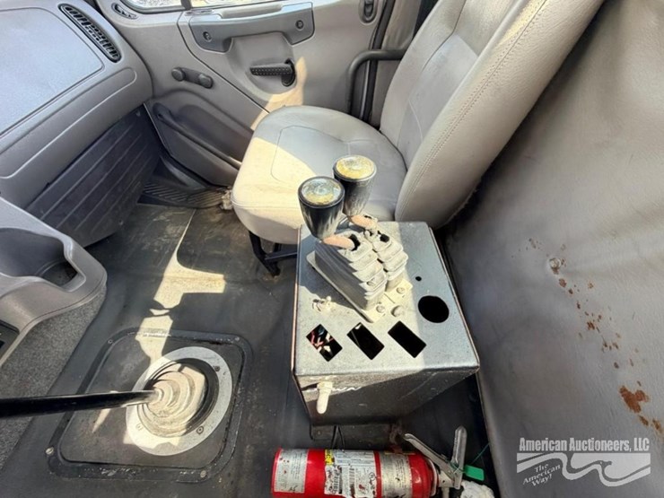 2012-freightliner-m2-112-medium-duty-roll-off-truck-image-23