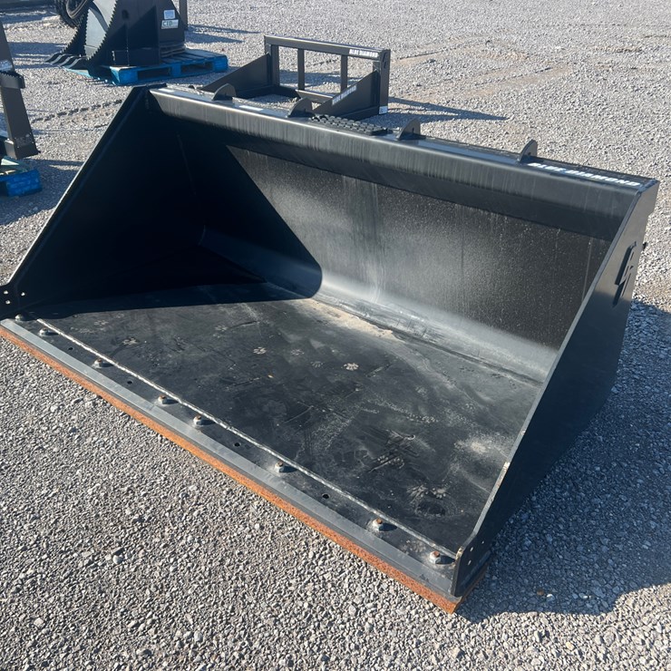 #29792 • BLUE DIAMOND 72" HIGH CAPCITY SMOOTH BUCKET W/BOLT