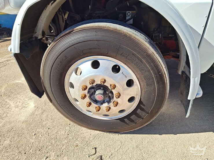 2015-peterbilt-389-image-48