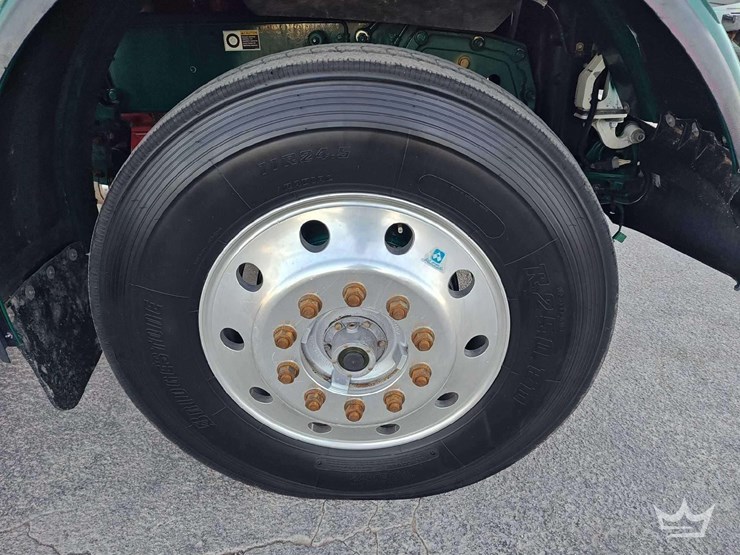 2015-peterbilt-389-image-14