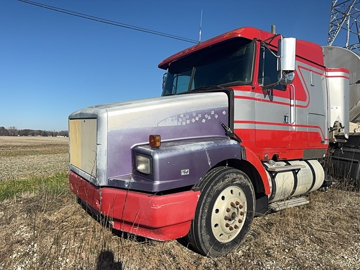 1994-volvo-white-semi-tractor-w/-sleeper,-detroit-diesel,-365hp,-10-speed,-miles-unknown,-*4v1wdbrh1rn679717*-not-running,-no-title-image-2