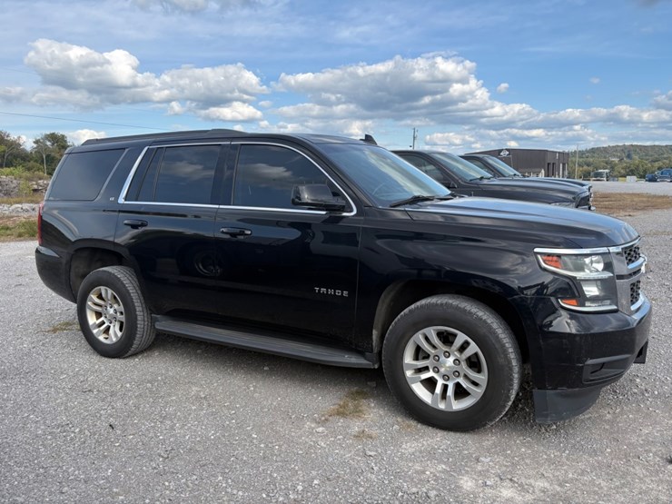 2018-chevrolet-tahoe-lt-image-3