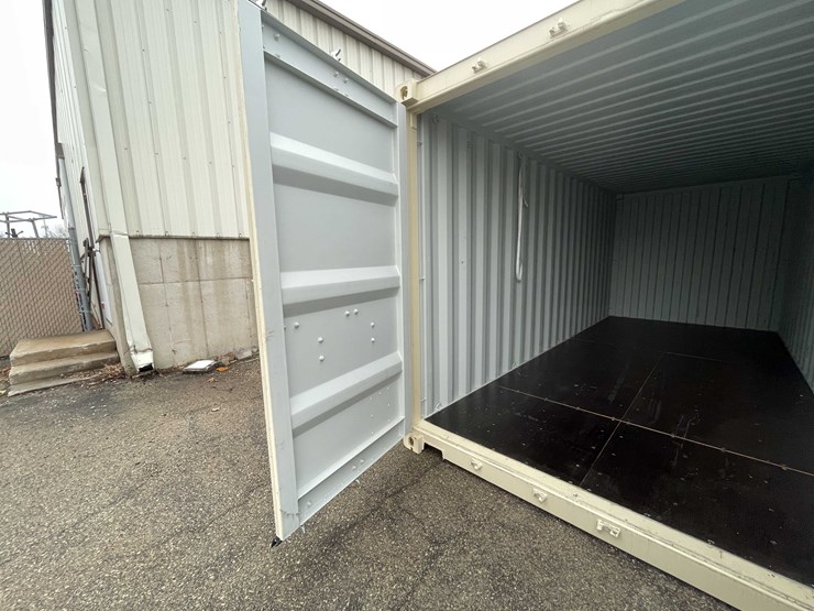 #1401-•-20'-shipping-container-(of)-image-11