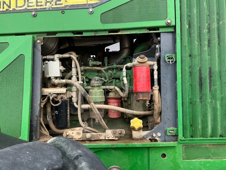 2016-deere-648l-image-11