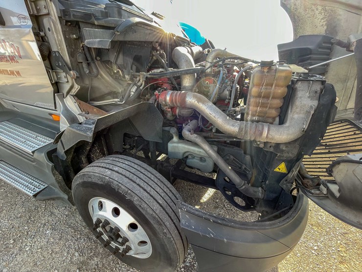 #200-•-2016-international-semi-tractor-(title-in-delay)-(denmark,-wi)-image-77