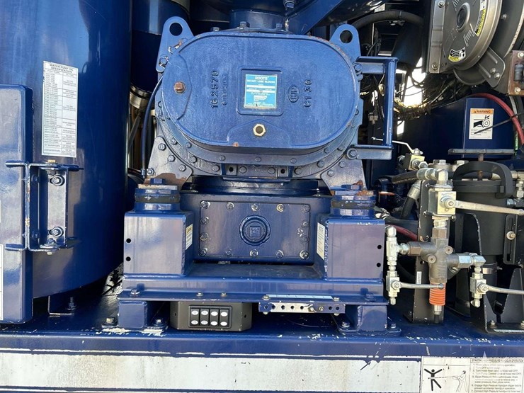 2015-peterbilt-348-image-25