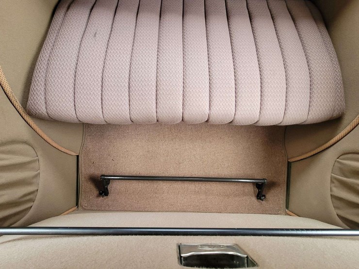 1928-pontiac-sedan-image-90