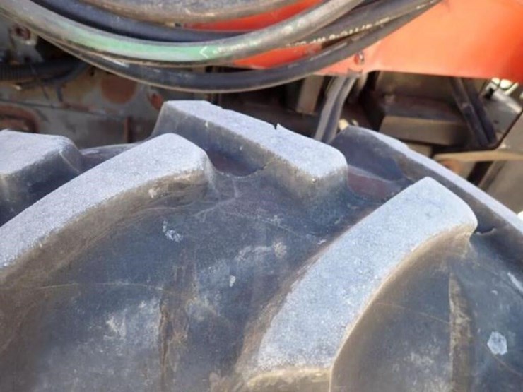 2011-kubota-m7040d-image-62