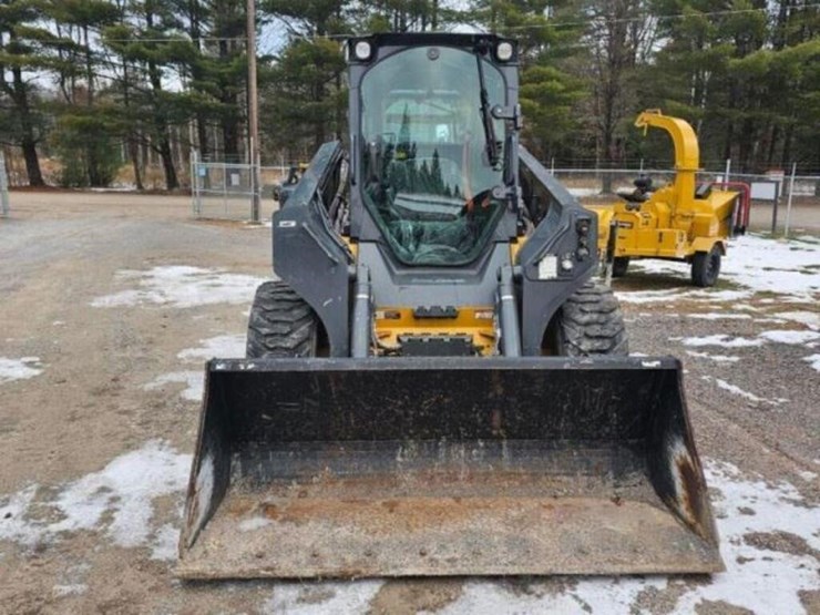 2020-deere-330g-image-11