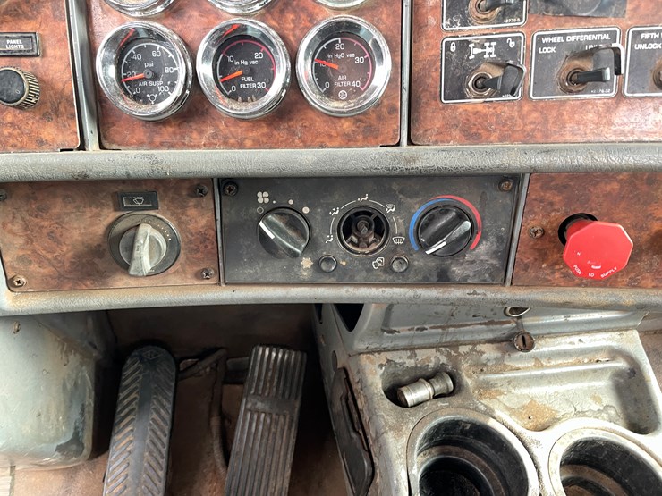 #208-•-2004-kenworth-semi-tractor-truck-(has-mi-title)-(greenland,-mi)-image-39