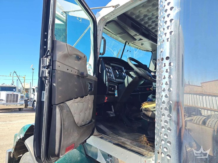 2012-kenworth-t800-image-19