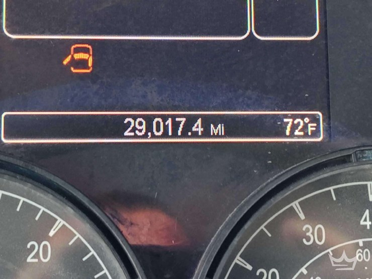 2015-peterbilt-567-image-6