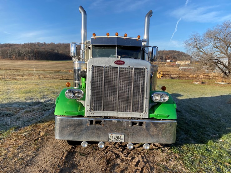 #1010-•-1984-peterbilt-sleeper-cab-semi-(has-wi-title)-(colfax,-wi)-image-3
