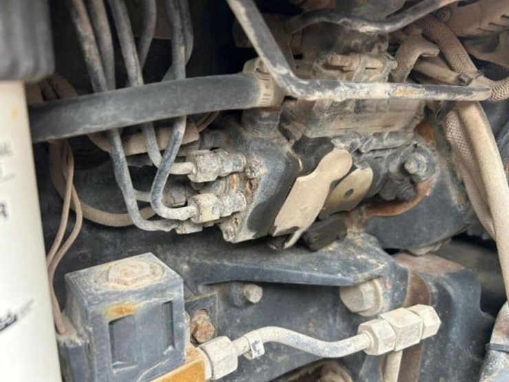 2008-new-holland-tv145-image-26