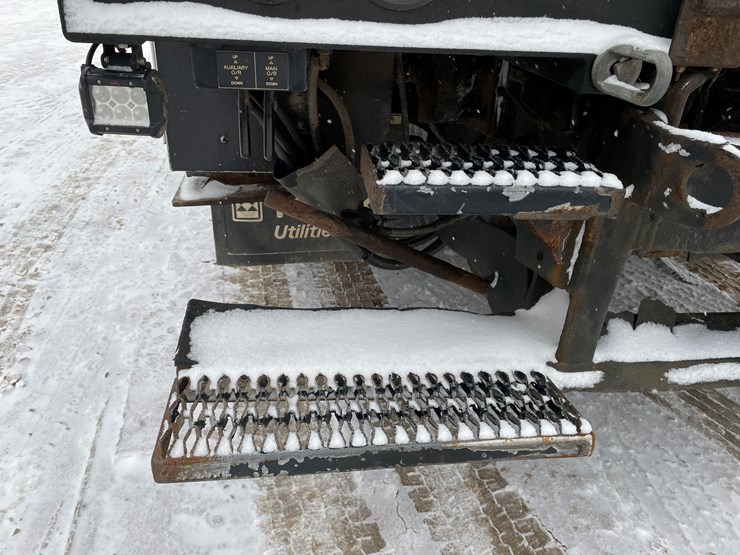 #236-•-2015-international-bucket-truck-(has-wi-title)(mosinee,-wi)-image-23