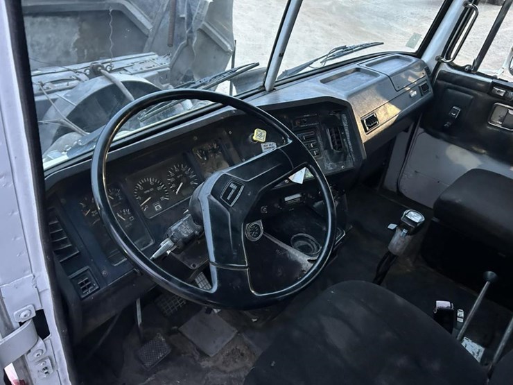 #1432-•-1992-volvo-(white-gmc)-vac-truck-image-71