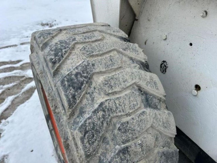 2010-bobcat-s300-image-26