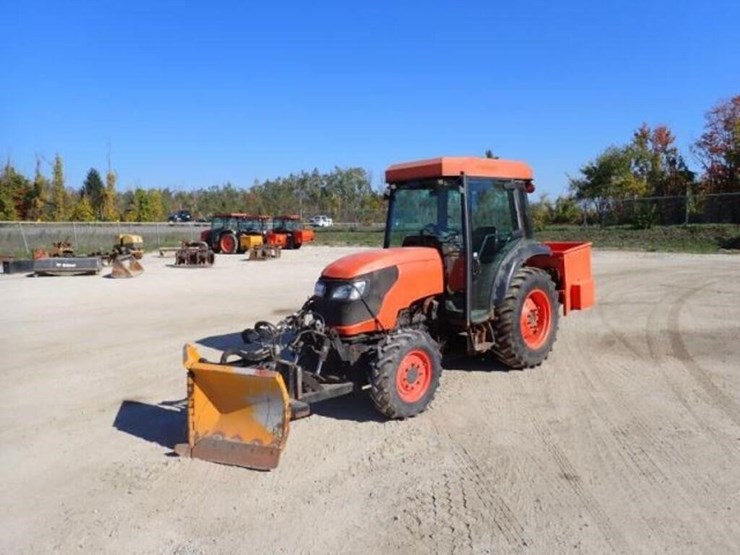 2011-kubota-m7040d-image-1