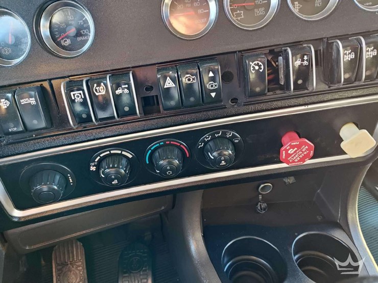 2011-kenworth-t800-image-8