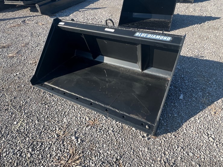 #29798-•-blue-diamond-50"-smooth-bucket-image-1