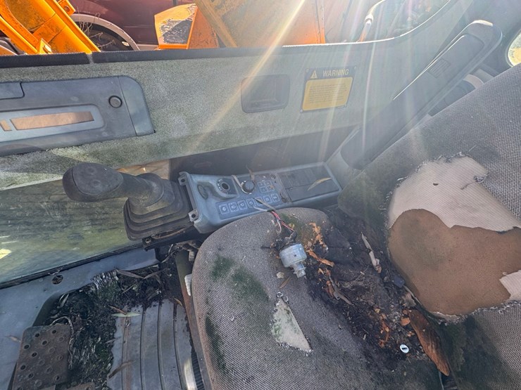 1999-jcb-js200l-image-11