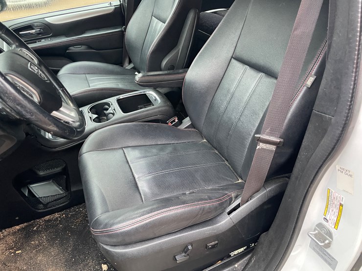 2017-dodge-grand-caravan-gt-image-27