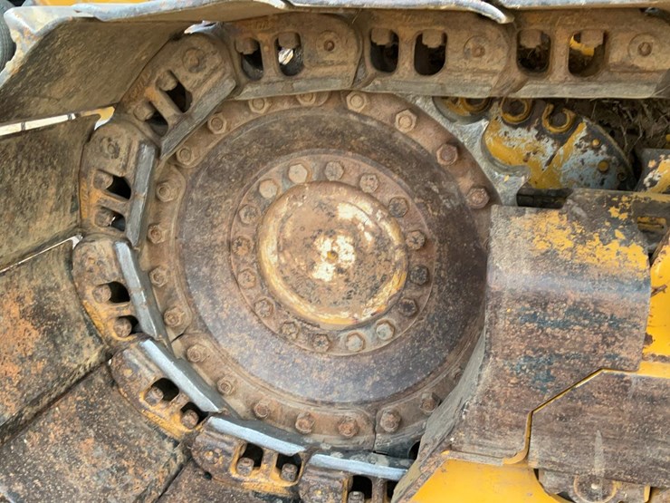 2016-deere-700k-image-45