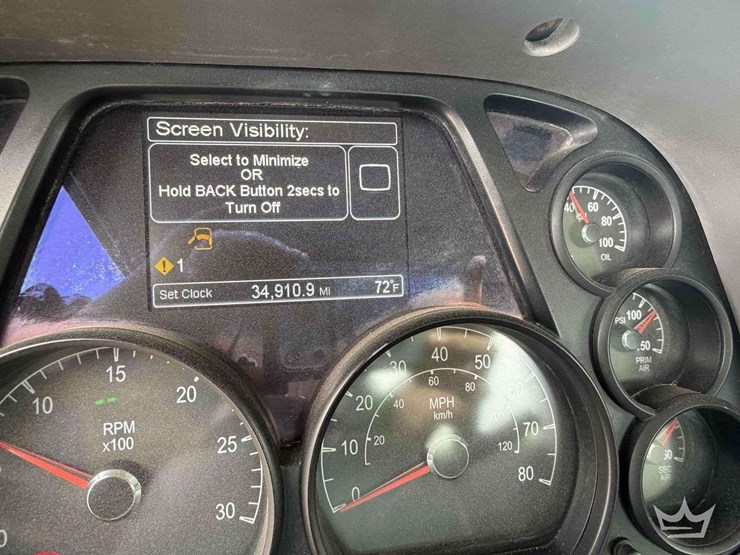 2015-peterbilt-567-image-22