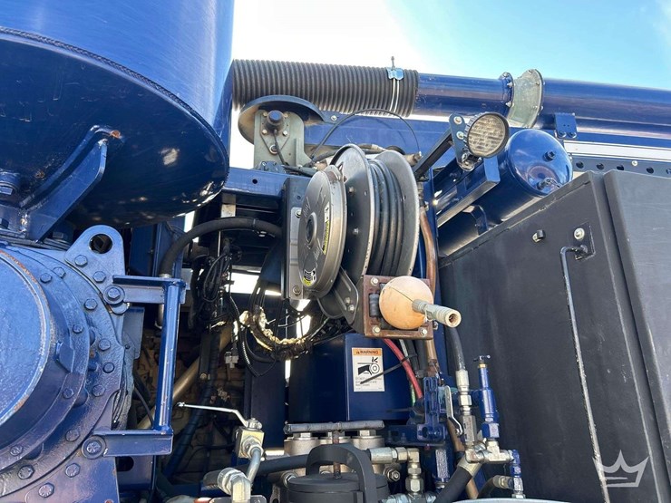 2015-peterbilt-348-image-28