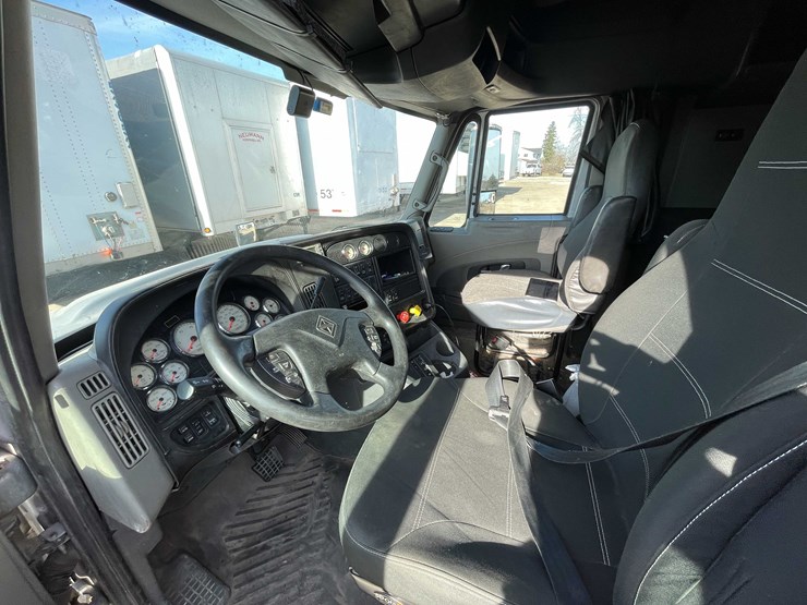 #200-•-2016-international-semi-tractor-(title-in-delay)-(denmark,-wi)-image-51