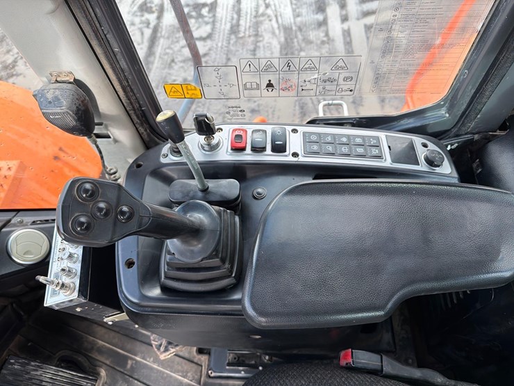 2015-doosan-dl420-5-image-18