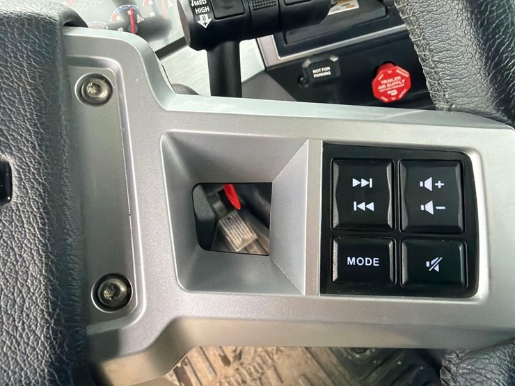 2024-mack-pi64t-pinnacle-truck-tractor-vn:1m1pn4gy4rm014914-image-29