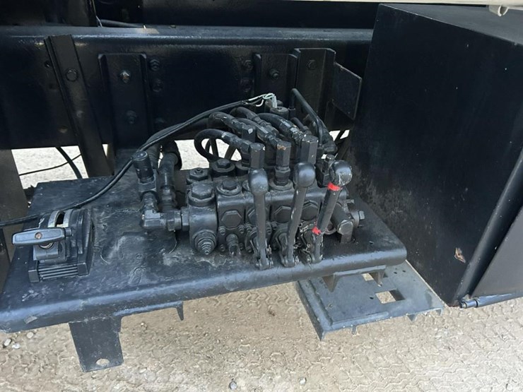 #1432-•-1992-volvo-(white-gmc)-vac-truck-image-18