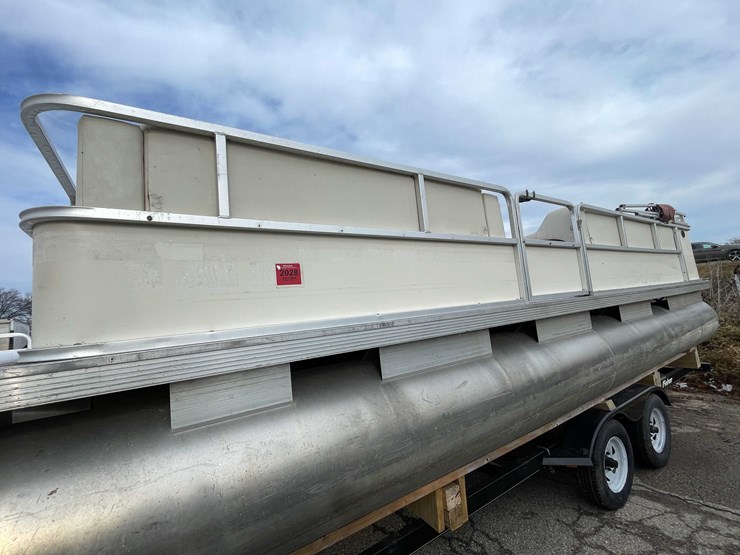 #1398-•-2002-24'-fisher-liberty-240-(has-wi-registration)-(of)-image-23