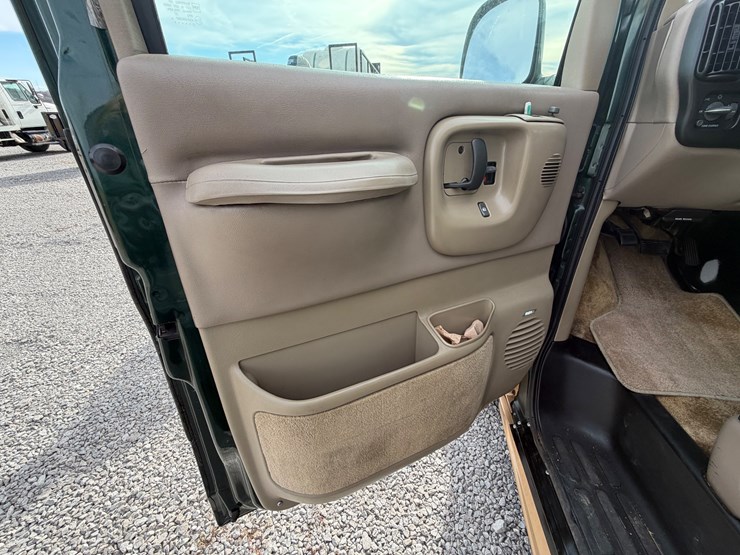 2001-gmc-1500-image-18