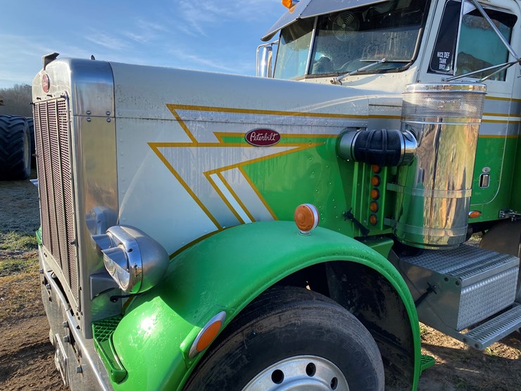 #1010-•-1984-peterbilt-sleeper-cab-semi-(has-wi-title)-(colfax,-wi)-image-18