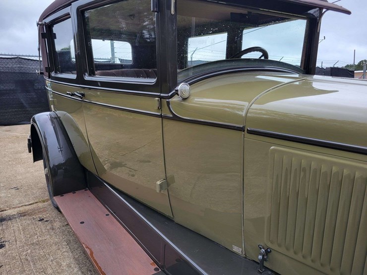 1928-pontiac-sedan-image-48