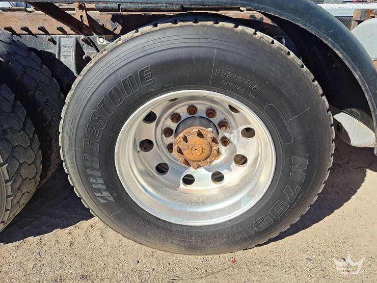 2018-peterbilt-389-image-55