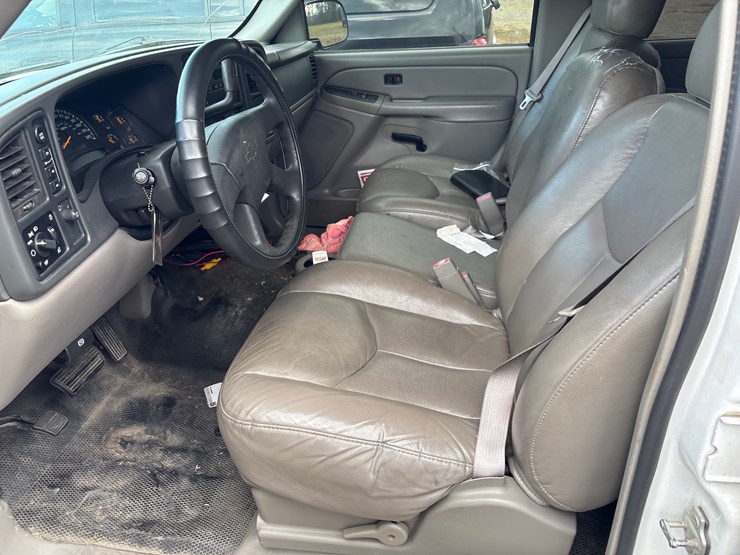 2005-chevrolet-tahoe-image-6