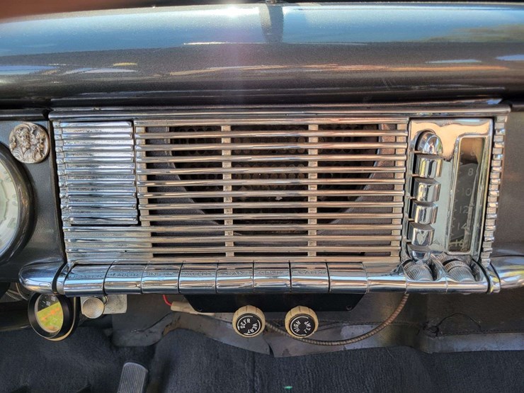 1948-packard-sedan-image-30