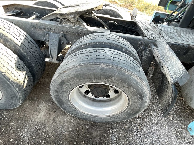 #206-•-2012-freightliner-cascadia-semi-tractor-(title-in-delay)-(denmark,-wi)-image-34